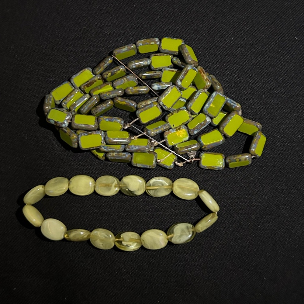 Set of 2 green beaded bracelets perfect condition single and layered bracelets